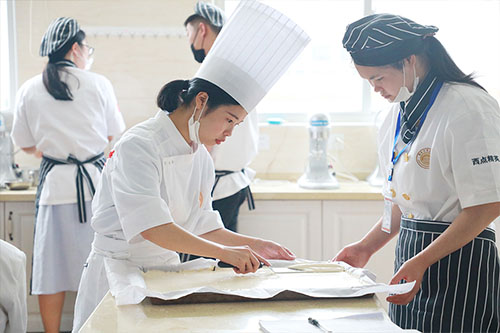 ѧ�ѻ�����ȥѧУ�ã����ǵ��ﵱѧͽ�ã�