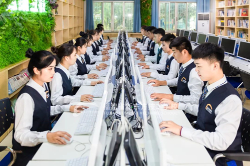 ��У�������������3�����������תѧ