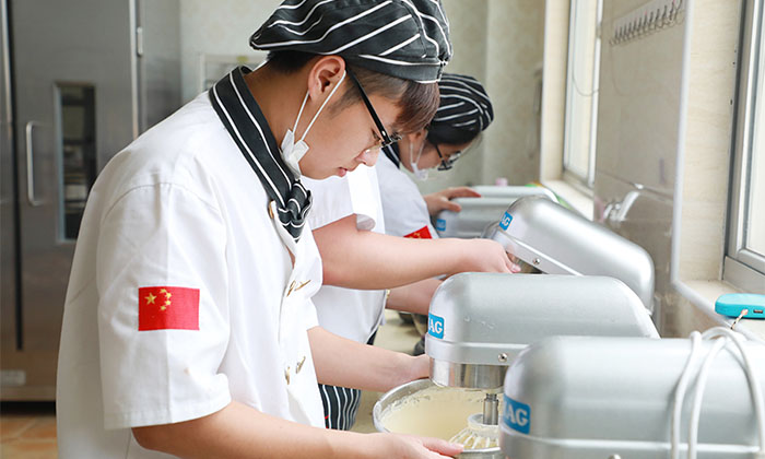 �����¶�������ѧУ