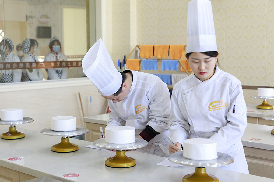 ����׶ο���