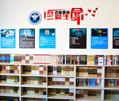 �¶���У԰����