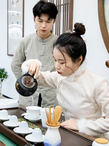 �¶������ѧУ